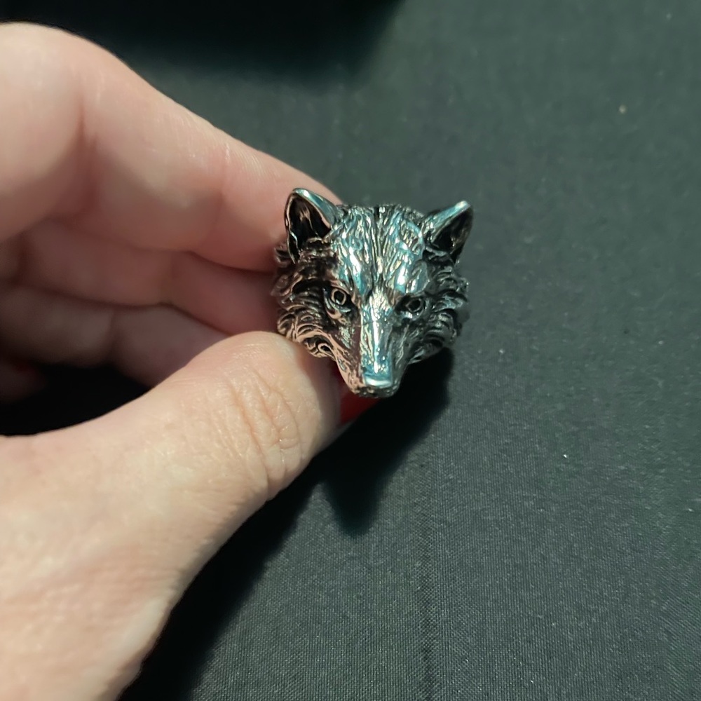 Metal wolf ring. - Picture 2 of 8